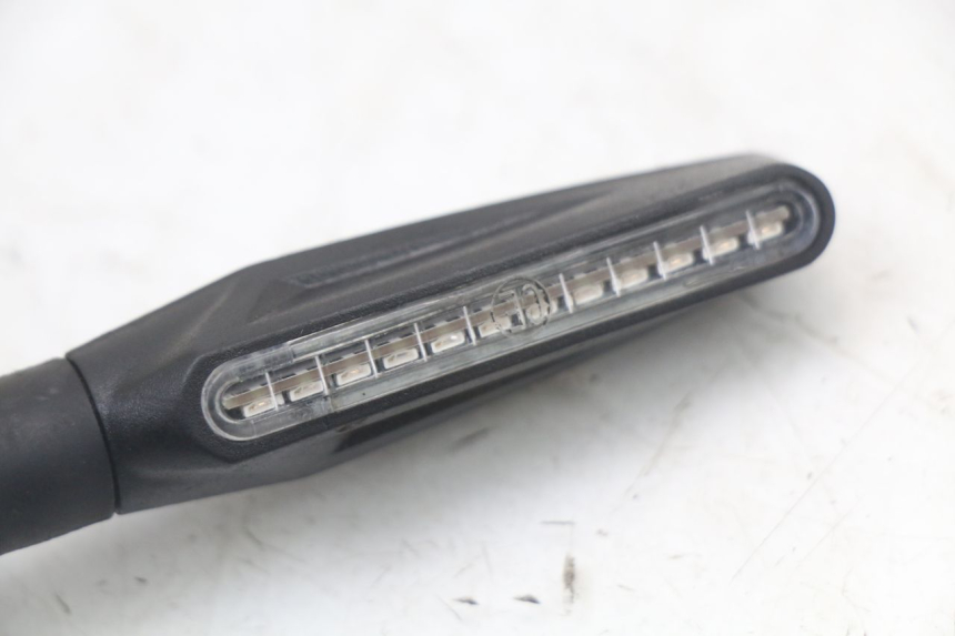photo de CLIGNOTANT ARRIERE SUZUKI GS F 500 (2004 - 2007) - Points de fixation