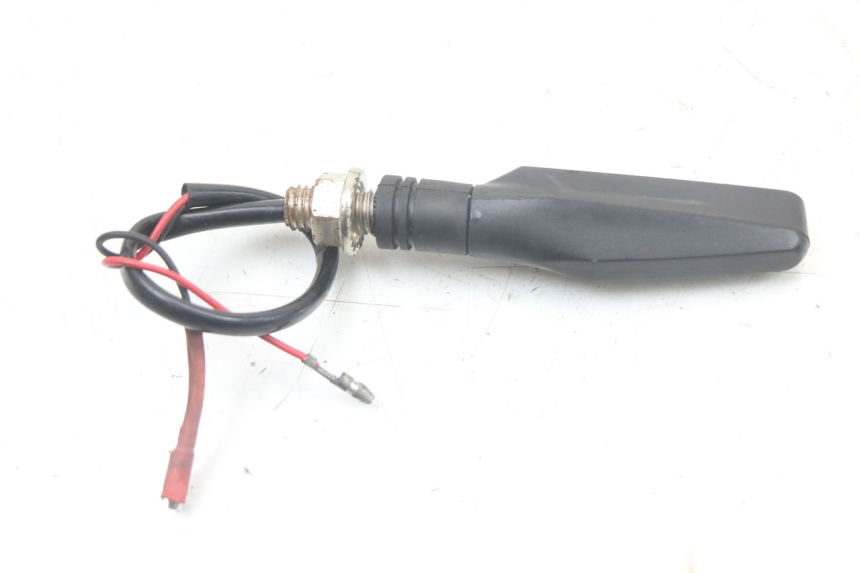 photo de CLIGNOTANT ARRIERE SUZUKI GS F 500 (2004 - 2007) - État de surface