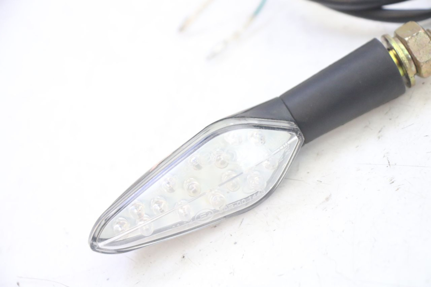 photo de CLIGNOTANT ARRIERE KIDEN KD125-G 125 (2018 - 2022) - Zoom état d’usage