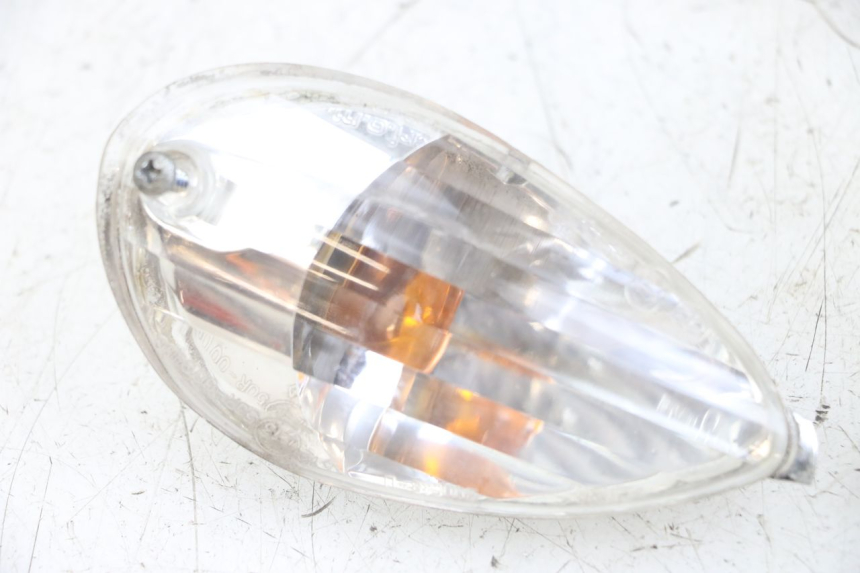 photo de CLIGNOTANT ARRIERE PIAGGIO LIBERTY 125 (2009 - 2013) - Gros plan technique