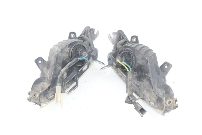 photo de CLIGNOTANT ARRIERE KYMCO LIKE 2T 50 (2009 - 2018) - Gros plan technique