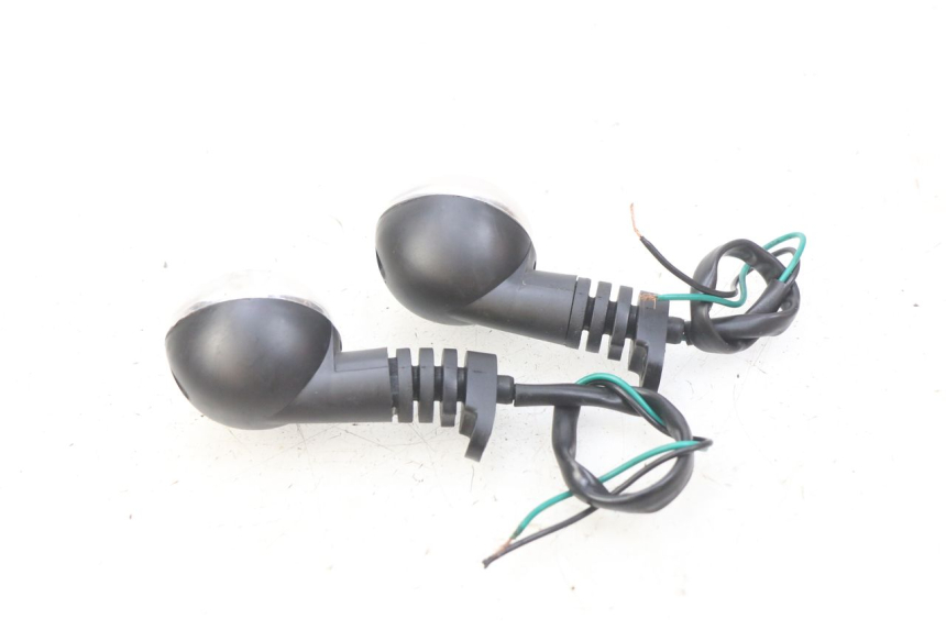 photo de CLIGNOTANT ARRIERE PEUGEOT LUDIX 50 (2008 - 2017) - Autre angle de vue