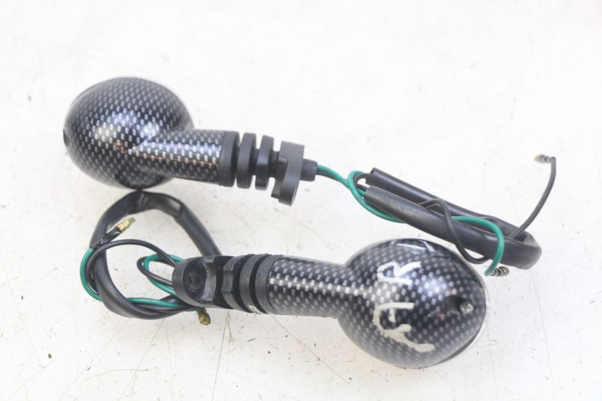 photo de CLIGNOTANT ARRIERE PEUGEOT LUDIX 50 (2008 - 2017) - Gros plan technique