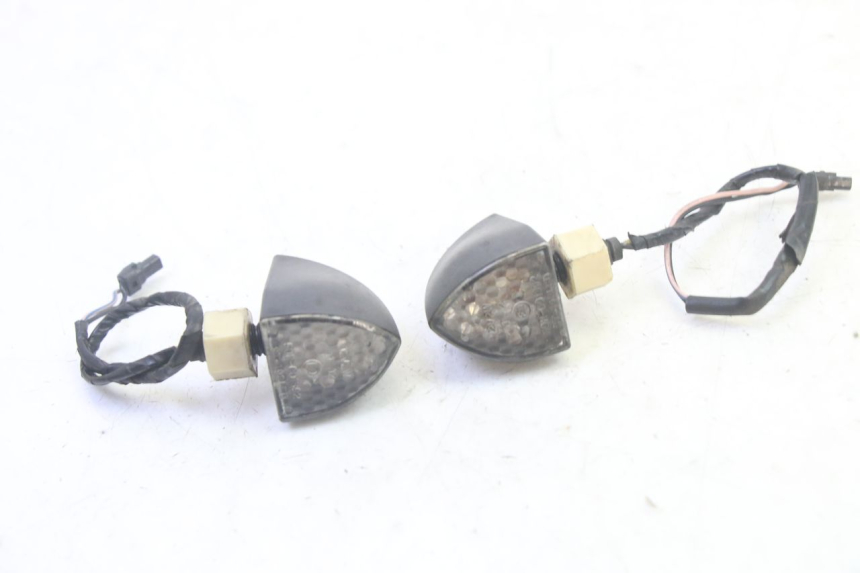 photo de CLIGNOTANT ARRIERE PIAGGIO MP3 RL 250 (2006 - 2010) - Vue principale