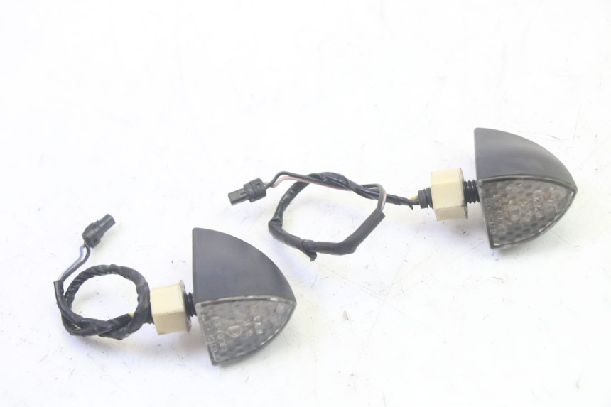 photo de CLIGNOTANT ARRIERE PIAGGIO MP3 RL 250 (2006 - 2010) - Autre angle de vue