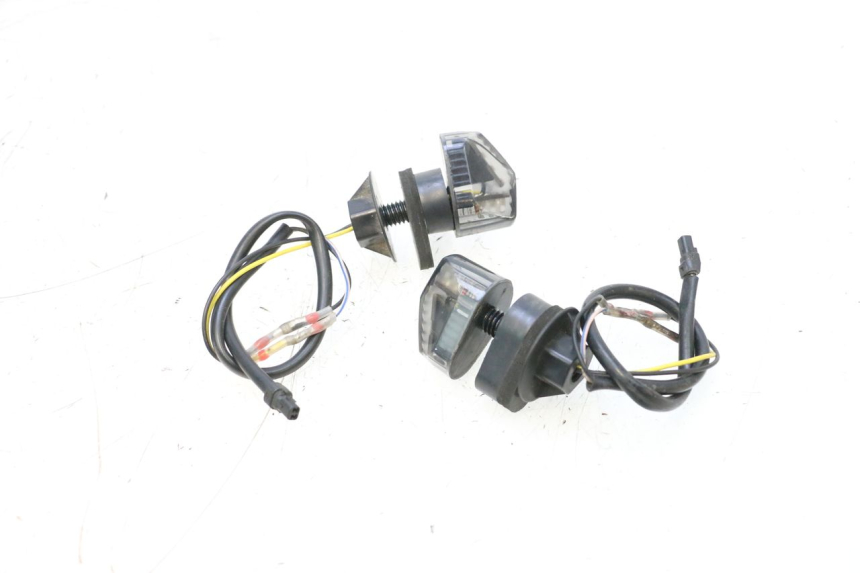 photo de CLIGNOTANT ARRIERE PIAGGIO MP3 RL 250 (2006 - 2010) - Vue d’ensemble