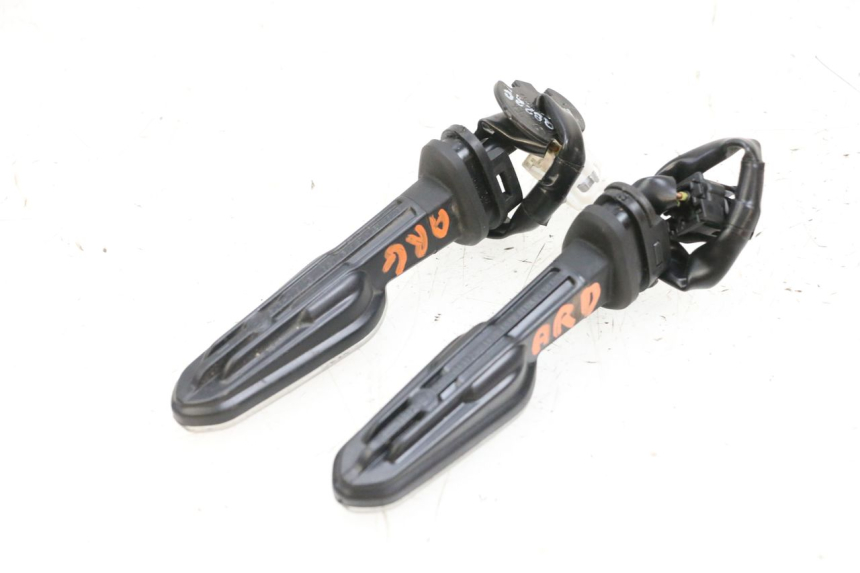 photo de CLIGNOTANT ARRIERE YAMAHA NEO'S CORE 1 (2022 - 2026) - Autre angle de vue