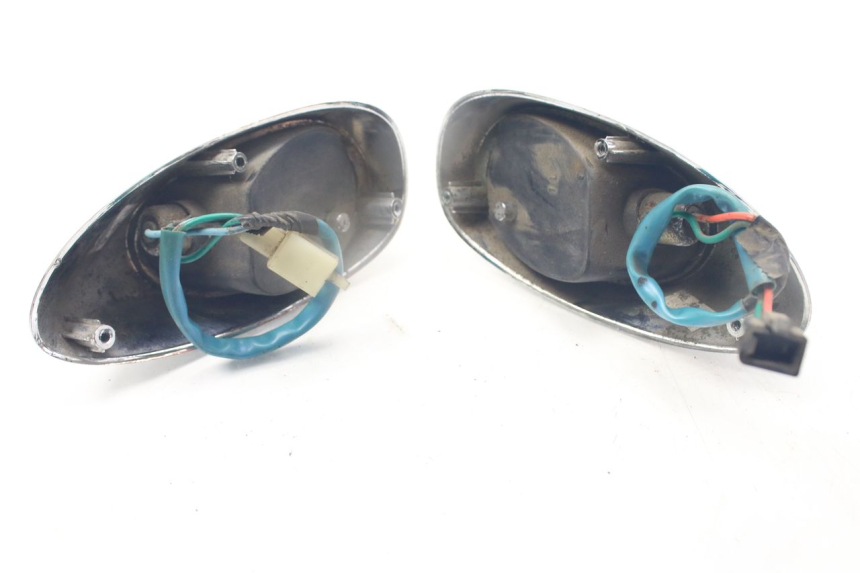 photo de CLIGNOTANT ARRIERE KYMCO PEOPLE 250 (2004 - 2008) - Autre angle de vue