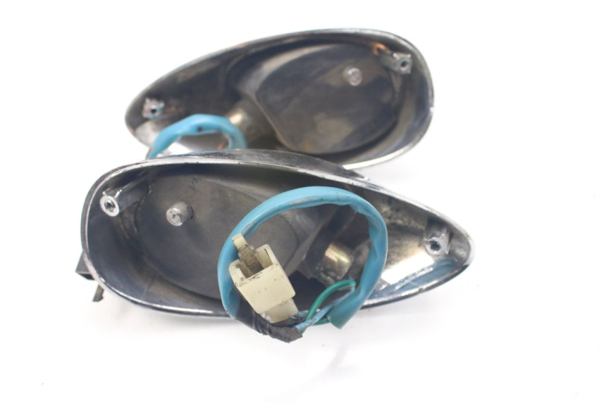 photo de CLIGNOTANT ARRIERE KYMCO PEOPLE 250 (2004 - 2008) - Gros plan technique