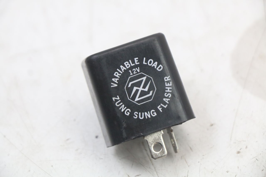 photo de CLIGNOTANT ARRIERE SUZUKI GS F 500 (2004 - 2007) - Zoom état d’usage