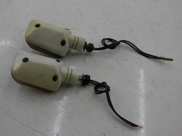 photo de CLIGNOTANT ARRIERE SUZUKI GSF N BANDIT 600 (1996 - 1999) - Zoom état d’usage