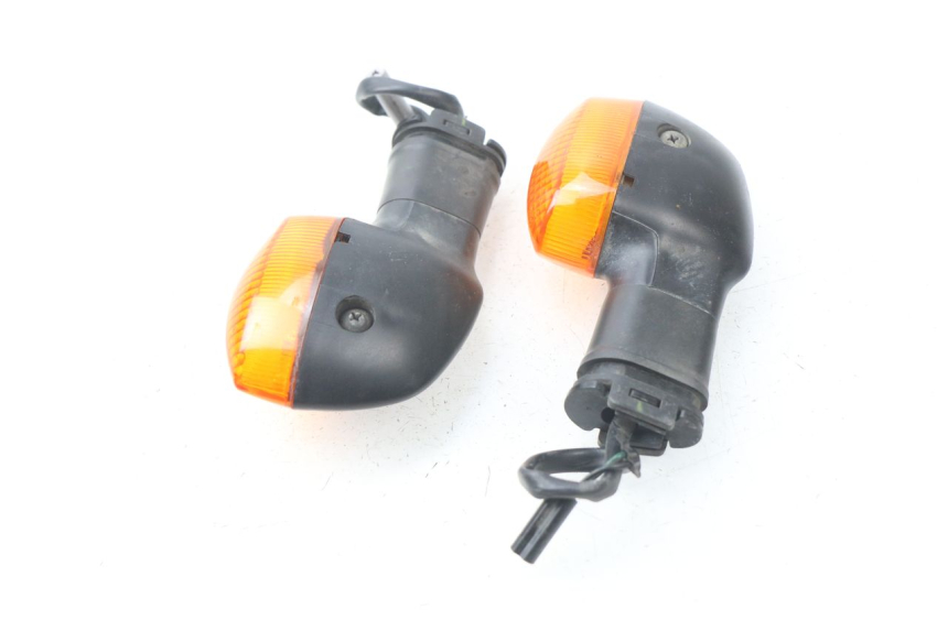 photo de CLIGNOTANT ARRIERE YAMAHA TDM ABS 900 (2002 - 2014) - Autre angle de vue