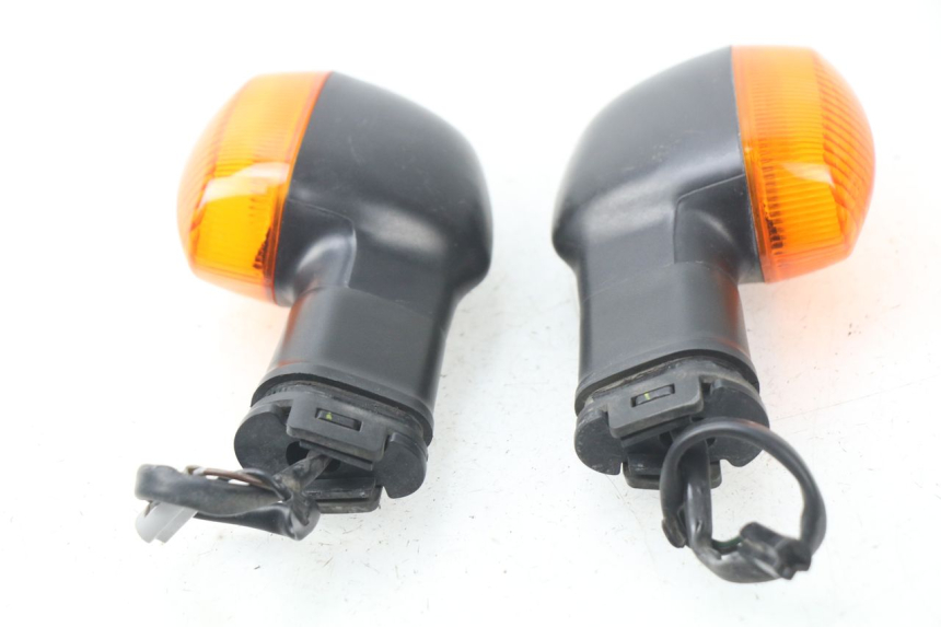 photo de CLIGNOTANT ARRIERE YAMAHA TDM ABS 900 (2002 - 2014) - Gros plan technique