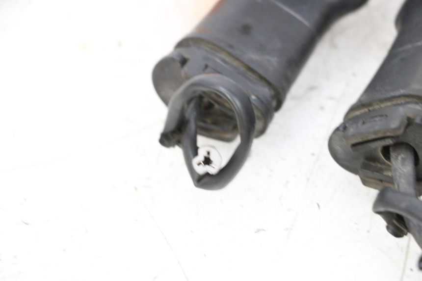 photo de CLIGNOTANT ARRIERE YAMAHA TDM ABS 900 (2002 - 2014) - Points de fixation