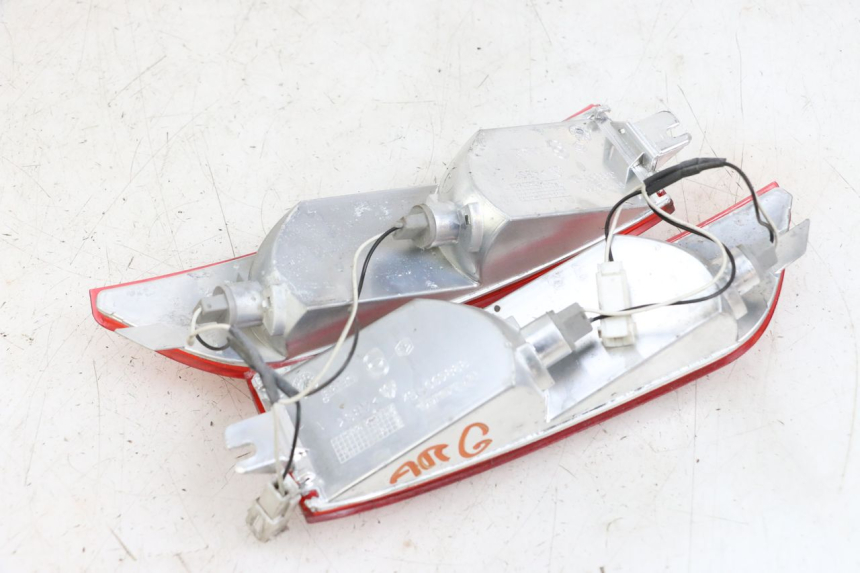 photo de CLIGNOTANT ARRIERE PIAGGIO XEVO - X EVO 125 (2007 - 2017) - Autre angle de vue