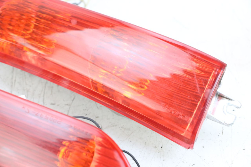 photo de CLIGNOTANT ARRIERE PIAGGIO XEVO - X EVO 125 (2007 - 2017) - Points de fixation