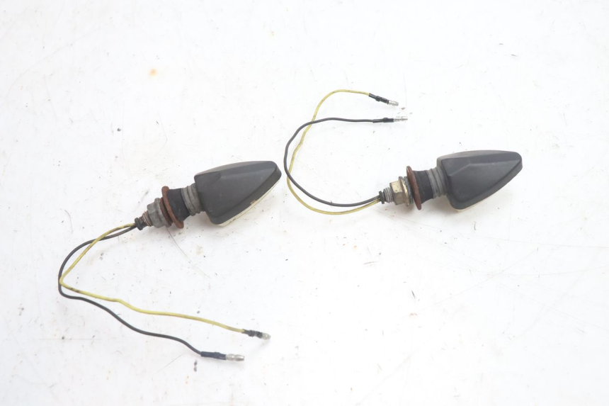 photo de CLIGNOTANT ARRIERE YAMAHA XJR 1300 (1998 - 2002) - Points de fixation