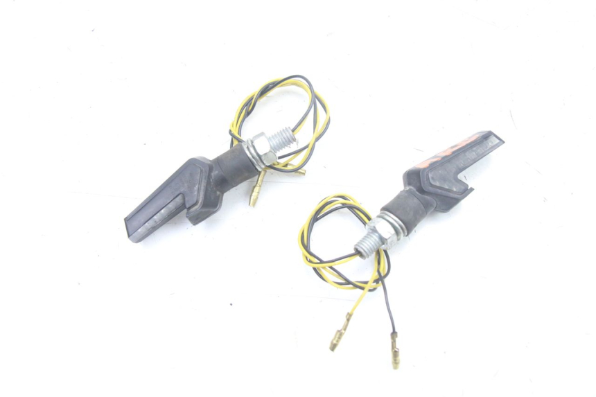 photo de CLIGNOTANT ARRIERE YAMAHA FZS FAZER 600 (2001 - 2003) - Vue principale