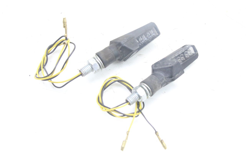 photo de CLIGNOTANT ARRIERE YAMAHA FZS FAZER 600 (2001 - 2003) - Détail de la pièce