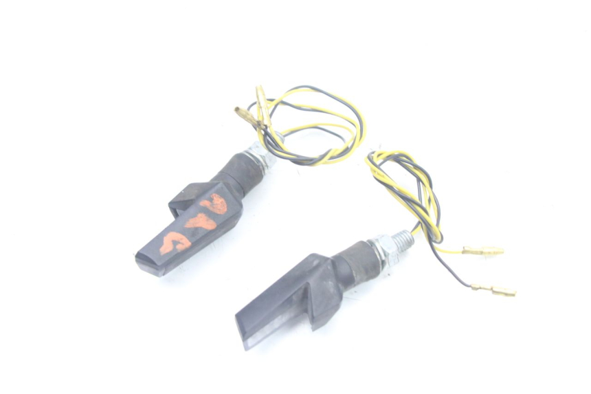 photo de CLIGNOTANT ARRIERE YAMAHA FZS FAZER 600 (2001 - 2003) - Zoom état d’usage