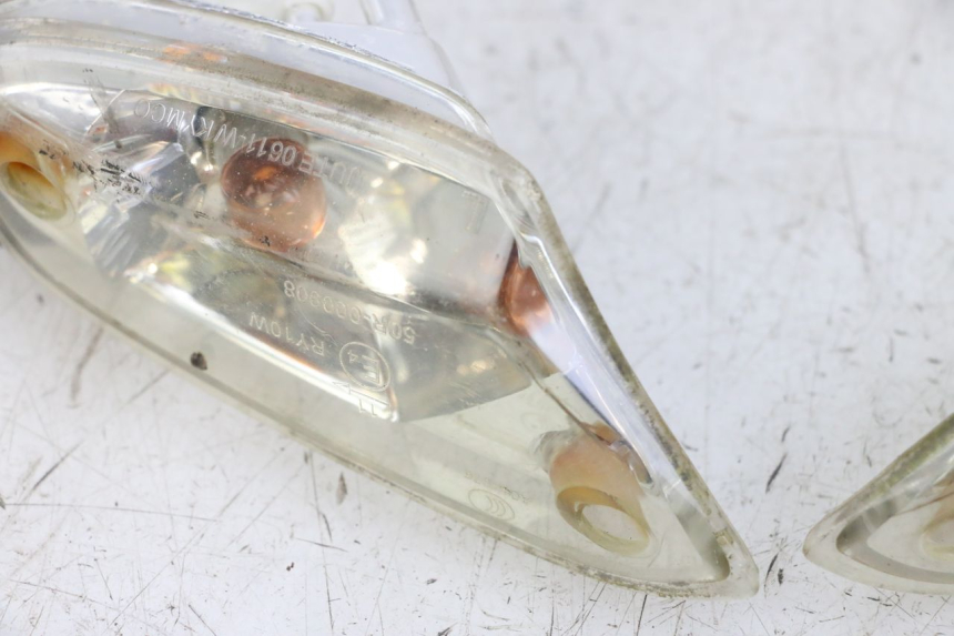 photo de CLIGNOTANT AVANT KYMCO AGILITY 4T 50 (2018 - 2022) - Points de fixation