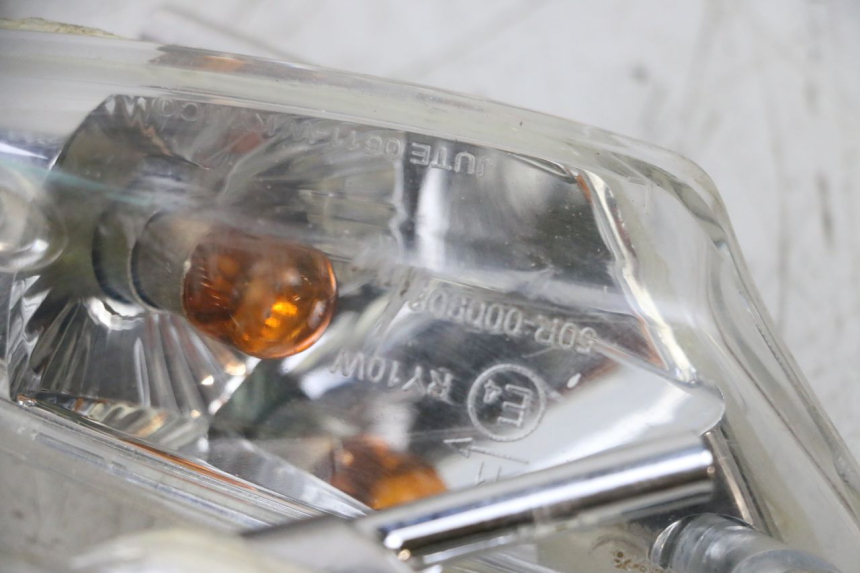 photo de CLIGNOTANT AVANT KYMCO AGILITY 4T 50 (2018 - 2022) - Gros plan technique