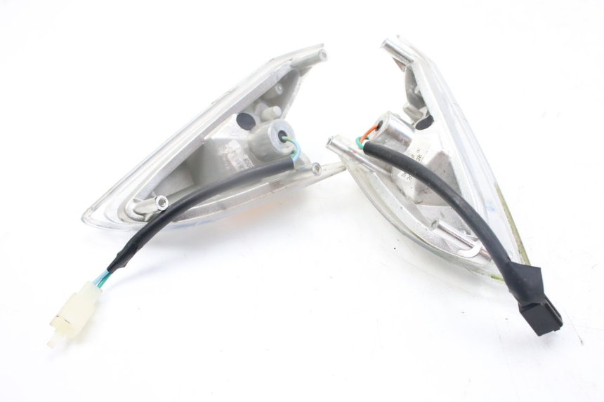 photo de CLIGNOTANT AVANT KYMCO AGILITY DELIVERY 4T 50 (2018 - 2023) - Gros plan technique