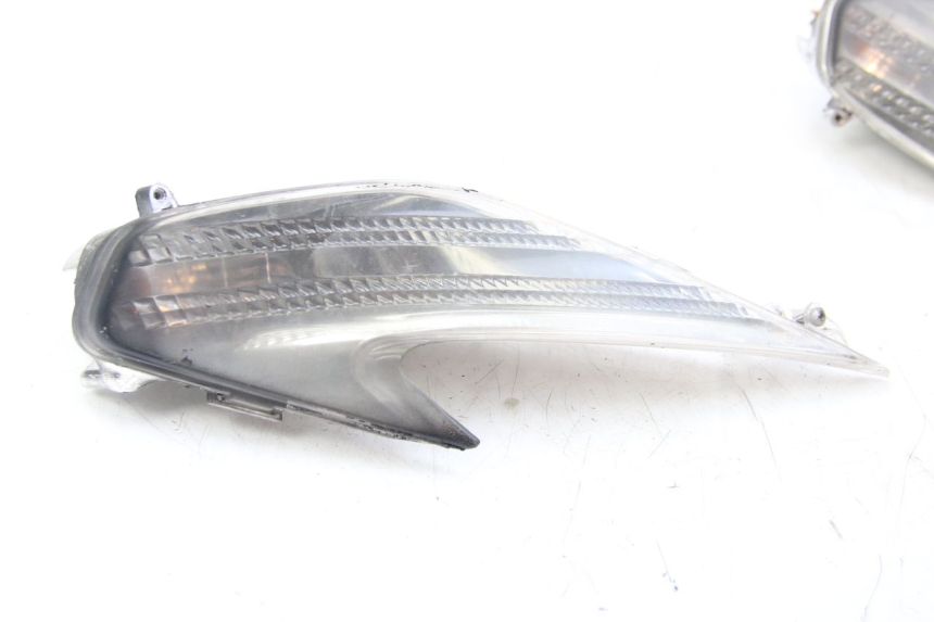 photo de CLIGNOTANT AVANT APRILIA ATLANTIC 125 (2003 - 2009) - Autre angle de vue