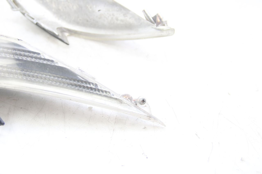 photo de CLIGNOTANT AVANT APRILIA ATLANTIC 125 (2003 - 2009) - Gros plan technique