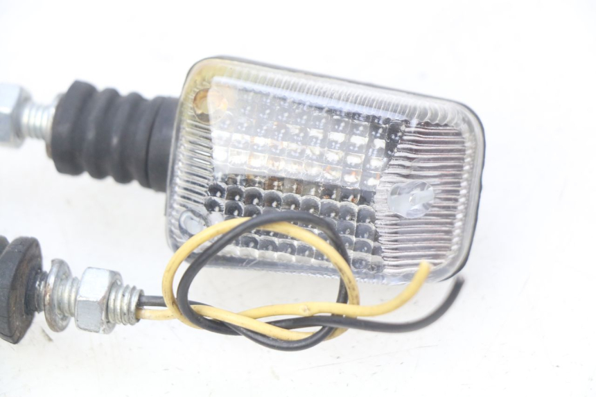 photo de CLIGNOTANT AVANT HONDA CB 500 (1997 - 2003) - Points de fixation