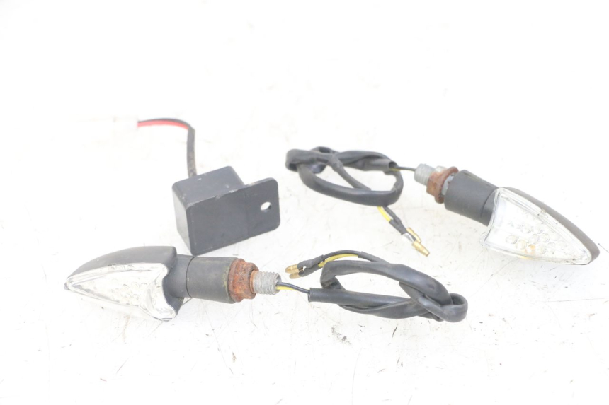 photo de CLIGNOTANT AVANT HONDA CBF 500 (2004 - 2007) - Vue principale