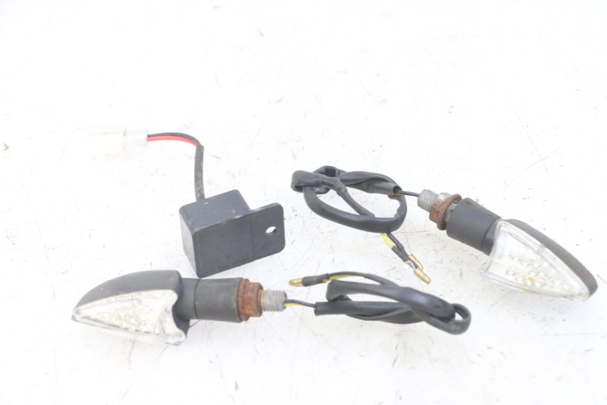 photo de CLIGNOTANT AVANT HONDA CBF 500 (2004 - 2007) - Vue produit