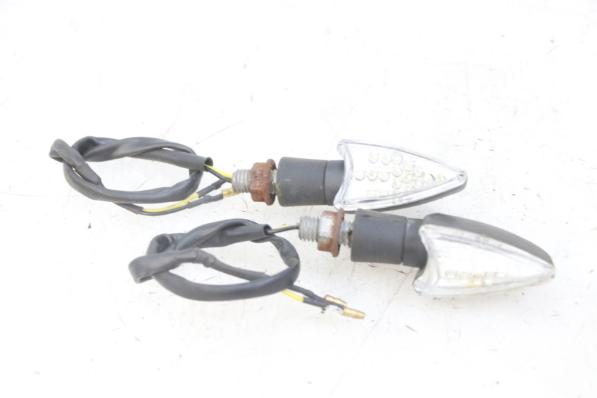 photo de CLIGNOTANT AVANT HONDA CBF 500 (2004 - 2007) - Vue d’ensemble