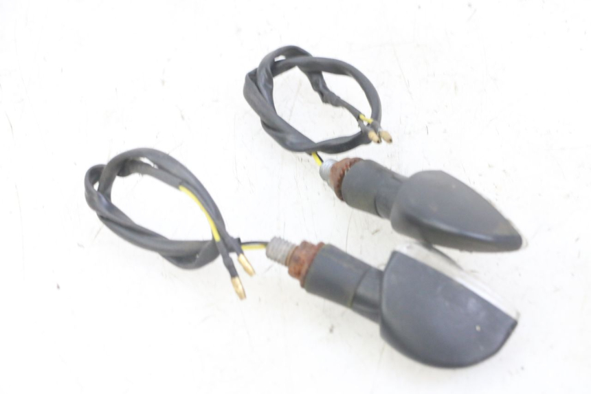 photo de CLIGNOTANT AVANT HONDA CBF 500 (2004 - 2007) - Points de fixation