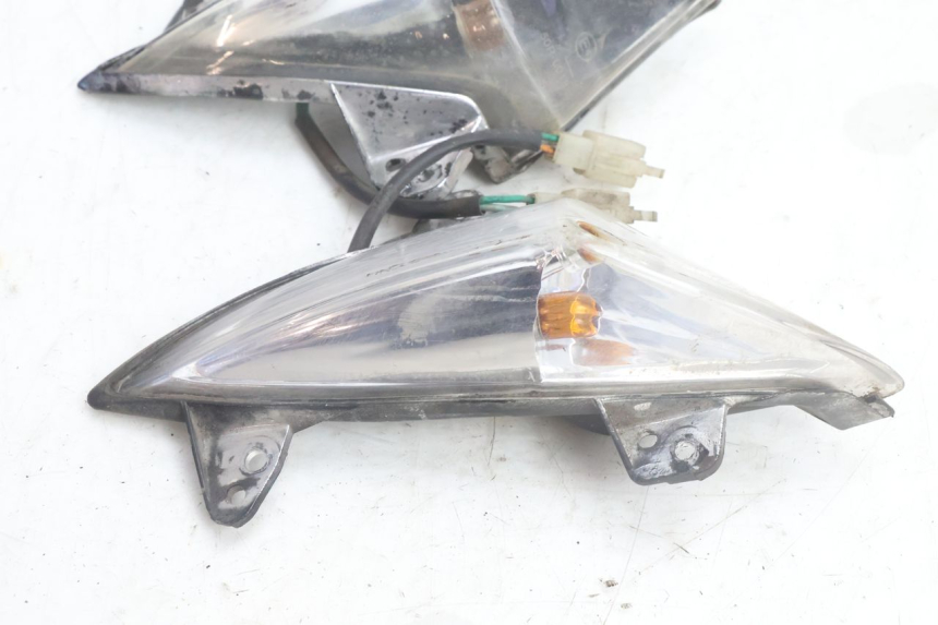 photo de CLIGNOTANT AVANT PEUGEOT CITYSTAR 125 (2011 - 2017) - Points de fixation