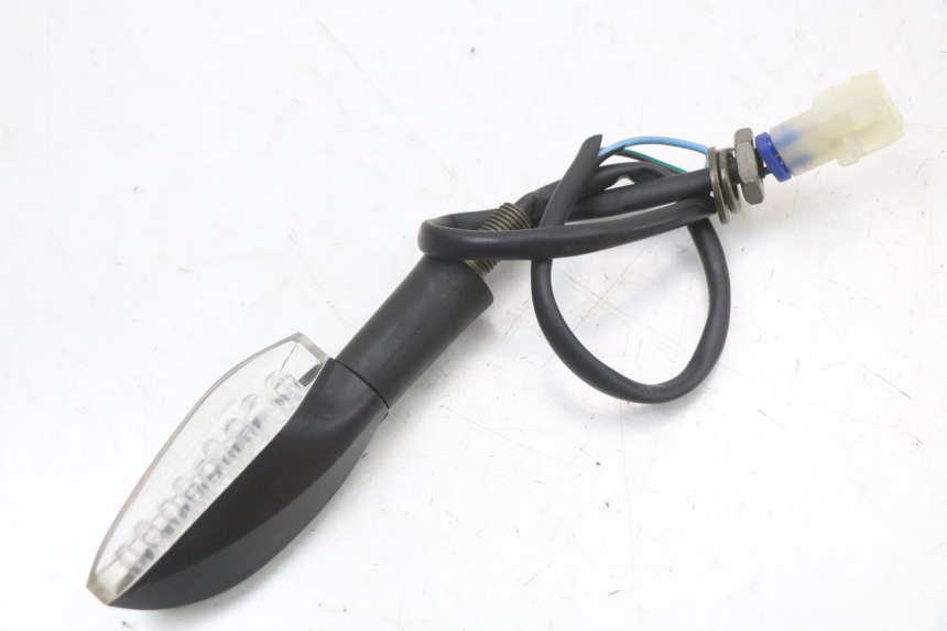 photo de CLIGNOTANT AVANT DROIT E-MAX 80L 1 (2011 - 2014) - Zoom état d’usage