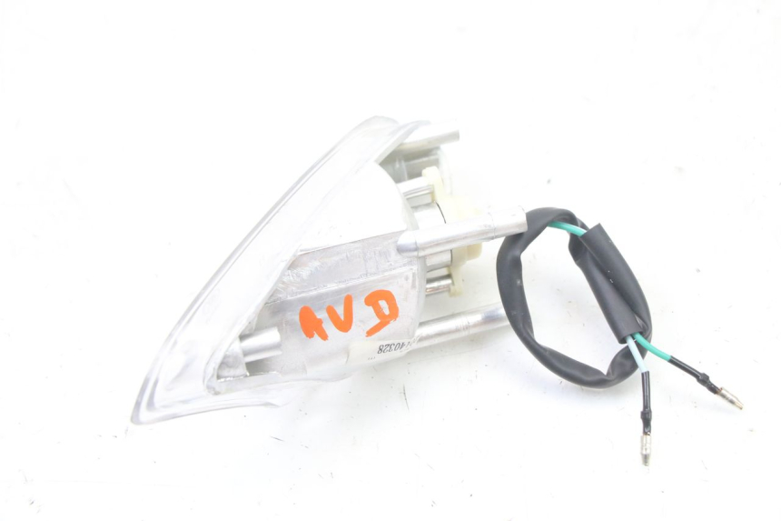 photo de CLIGNOTANT AVANT DROIT KYMCO AGILITY 4T 50 (2005 - 2018) - Gros plan technique