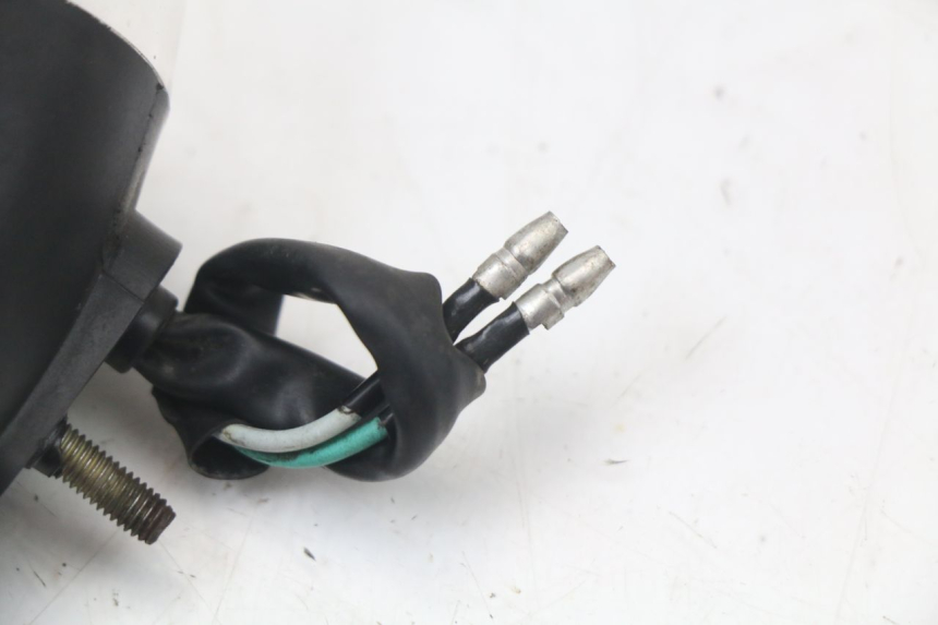 photo de CLIGNOTANT AVANT DROIT KYMCO AGILITY PREMIUM 50 (2007 - 2010) - Gros plan technique