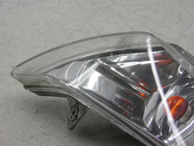 photo de CLIGNOTANT AVANT DROIT BENZHOU YY50QT31 VINTAGE 50 (2009 - 2012) - Gros plan technique