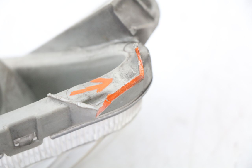 photo de CLIGNOTANT AVANT DROIT SUZUKI BURGMAN 125 (2007 - 2014) - Points de fixation