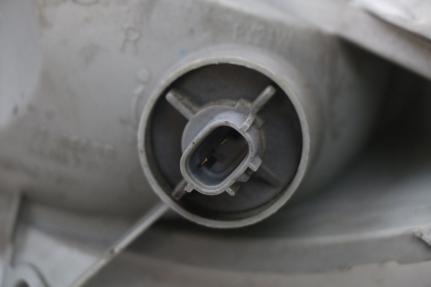 photo de CLIGNOTANT AVANT DROIT SUZUKI BURGMAN 125 (2007 - 2014) - État de surface