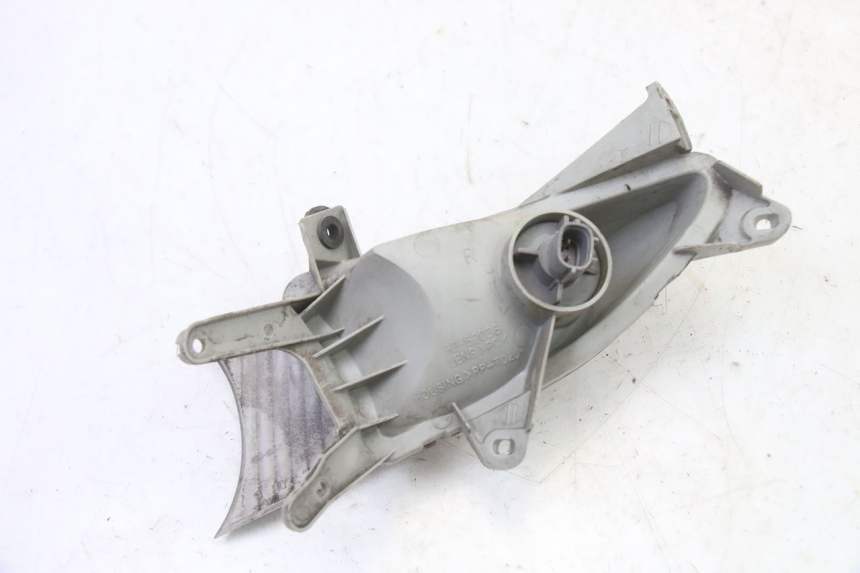 photo de CLIGNOTANT AVANT DROIT SUZUKI BURGMAN 125 (2007 - 2014) - Gros plan technique