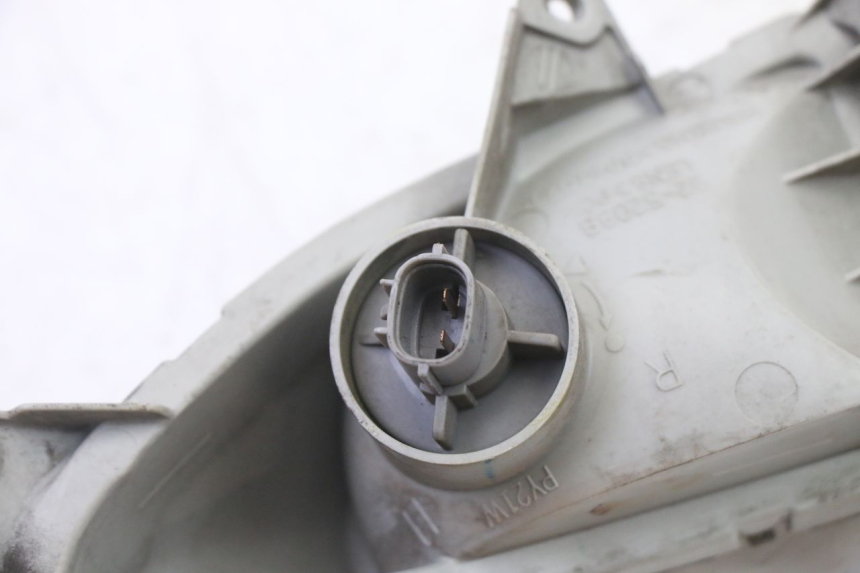 photo de CLIGNOTANT AVANT DROIT SUZUKI BURGMAN 125 (2007 - 2014) - Points de fixation