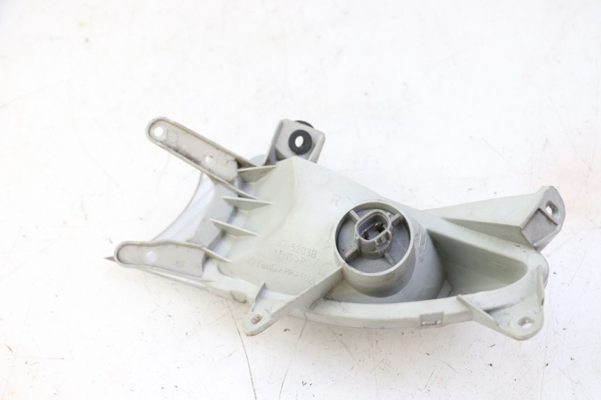 photo de CLIGNOTANT AVANT DROIT SUZUKI BURGMAN 125 (2007 - 2014) - Autre angle de vue