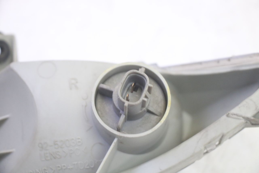 photo de CLIGNOTANT AVANT DROIT SUZUKI BURGMAN 125 (2007 - 2014) - Points de fixation