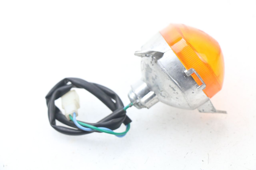 photo de CLIGNOTANT AVANT DROIT ERIDER CARGO 1 (2009 - 2018) - Gros plan technique