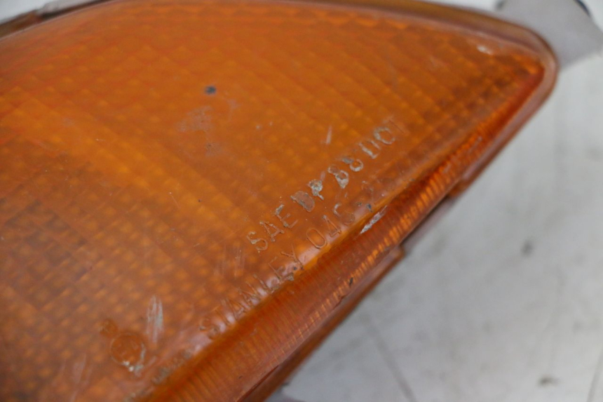 photo de CLIGNOTANT AVANT DROIT HONDA CBR F SC25 1000 (1989 - 1992) - Zoom état d’usage