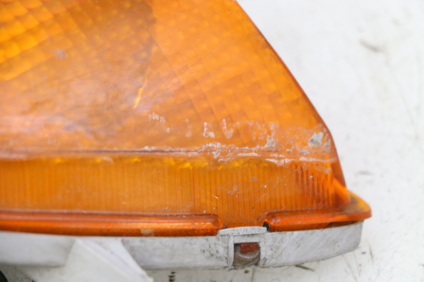 photo de CLIGNOTANT AVANT DROIT HONDA CBR F SC25 1000 (1989 - 1992) - Marquages et références