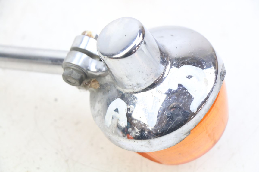 photo de CLIGNOTANT AVANT DROIT HONDA CM 125 (1983 - 2003) - Vue d’ensemble