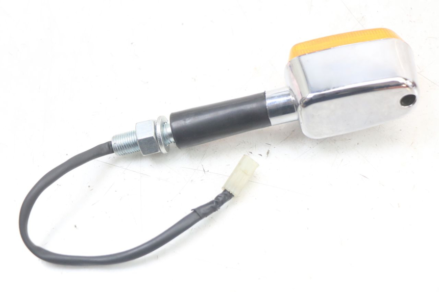 photo de CLIGNOTANT AVANT DROIT ROYAL ENFIELD CONTINENTAL GT 650 (2019 - 2024) - Gros plan technique